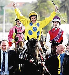 Clangalang Winning The Derby
